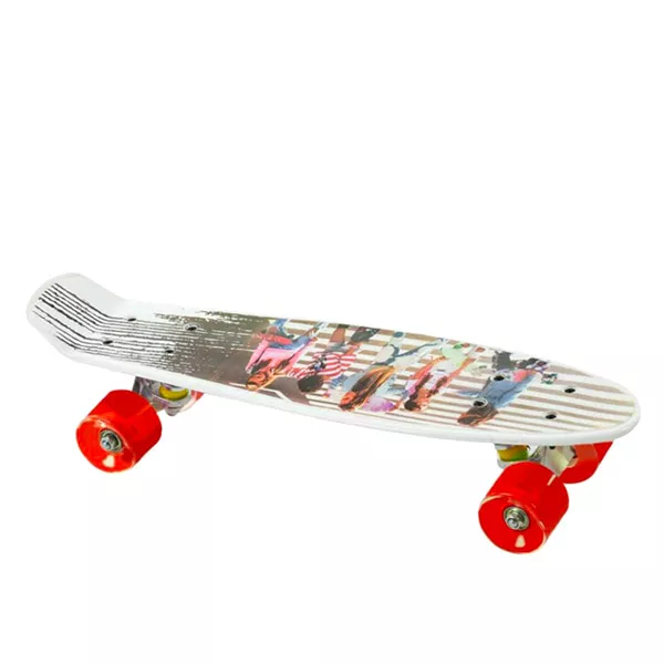Skateboard cu roţi de culoare roşie