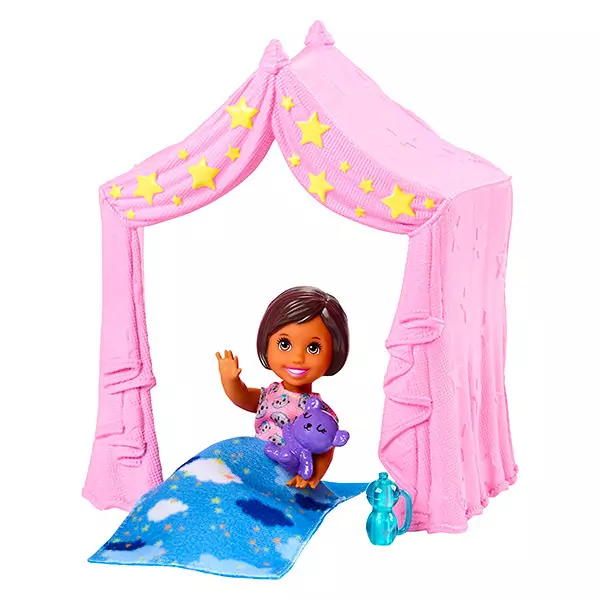 Barbie Skipper: Bébiszitter pizsama party szett kislány babával