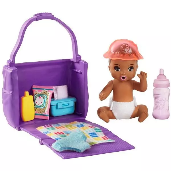 Barbie Skipper Babysitters: Pelenkázószett színváltós kisbabával