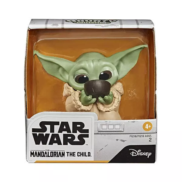 Star Wars: Baby Yoda figurină care soarbă supă