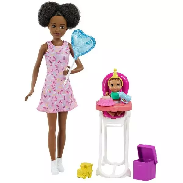 Barbie Skipper: Barna bőrű bébiszitter baba etetőszékkel