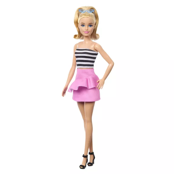 Barbie: Fashionista 65. évfordulós baba fekete-fehér csíkos topban