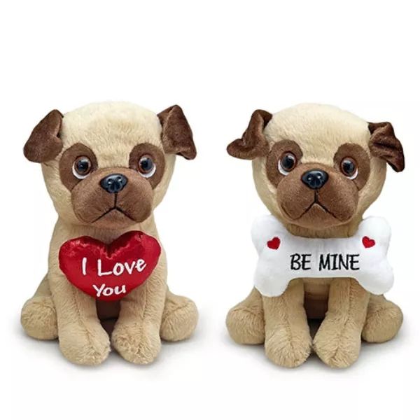 Mopsz plüssfigura szívecskével, 20 cm - többféle