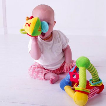 Bigjigs trikotna ropotulja z aktivnostmi - .slika