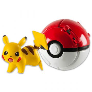 Tomy: Pokémon Pikachu figura pokélabdával 