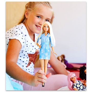 Barbie Fashionistas: lutka Barbie s plavimi lasmi, v denim obleki - .slika