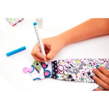 Barbie Crayola: Lutka Barbie s plavimi lasmi z oblačili, ki jih je mogoče pobarvati - .slika