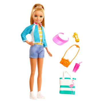Barbie Dreamhouse: világjáró Stacie baba kiegészítőkkel
