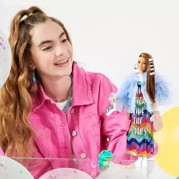 Barbie Fashionista: Păpușa Barbie Extra în palton curcubeu - .foto