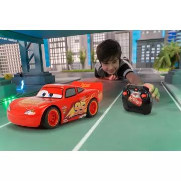 Cars 3 : Lightning McQueen voiture télécommandée - 1:24 - .image
