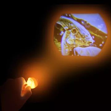 Jurassic World Világuralom: Kivetítős zseblámpa - . kép