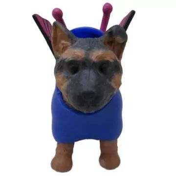 Kleed Je Puppy: serie 2 - Duitse Herder in vlinderkostuum - .afbeelding