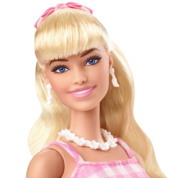 Barbie, film: bábika Barbie v károvanej šatách - .Obrázok