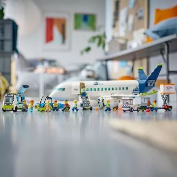 LEGO® City Pasažieru lidmašīna 60367 - .attēls
