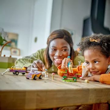 LEGO® Friends: Ló- és póniszállító utánfutó 42634 - . kép