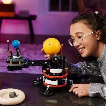 LEGO® Technic: Ziemia i Księżyc na orbicie 42179 - .zdjęcie 
