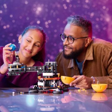 LEGO® Technic: Jorden og den omløbende Måne 42179 - .billede