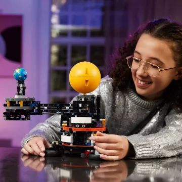 LEGO® Technic: Zemlja in Luna v orbiti 42179 - .slika