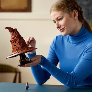 LEGO® Harry Potter: A beszélő Teszlek Süveg szett 76429 - . kép