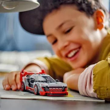 LEGO® Speed Champions: Audi S1 e-tron quattro versenyautó 76921 - . kép