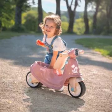 Smoby: Różowy skuter Vespa na pedały - .zdjęcie 
