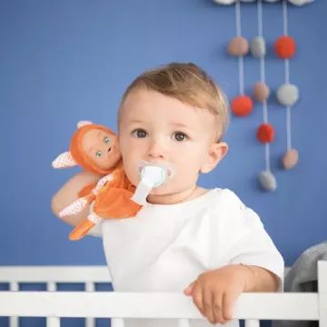 MiniKiss: Batic cu buzunar pentru suzetă - .foto