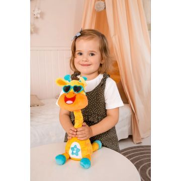 Kids Hits: Táncoló Zsiráf Paul zenélő interaktív plüss - . kép