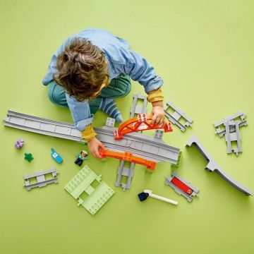 LEGO® DUPLO® Rozšiřující sada Pad a železniční koleje 10426 - .obrázek