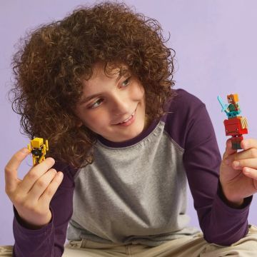 LEGO® Minecraft® Bătălie deasupra lavei în Nether 21266 - .foto