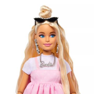 Barbie: Trendi barátnők - Szőke baba - . kép