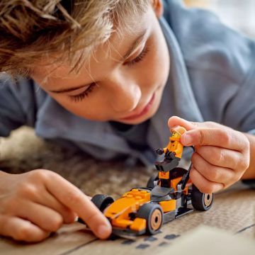 Piloto F1® da LEGO® City com carro McLaren 60442 - .Imagem