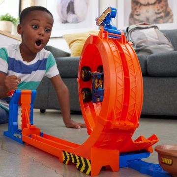 Hot Wheels: 50. aastapäeva Monster Trucks Bigfooti silmusrada - .pilt