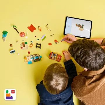 LEGO® Bluey Călătoria familiei lui Blue cu mașina la plajă 11202 - .foto