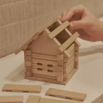 Houten bouwset - Spaarvarkenshuis, 37-delig - .afbeelding