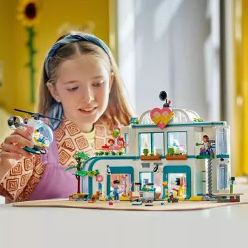 LEGO® Friends: Heartlake City kórház 42621 - CSOMAGOLÁSSÉRÜLT - . kép