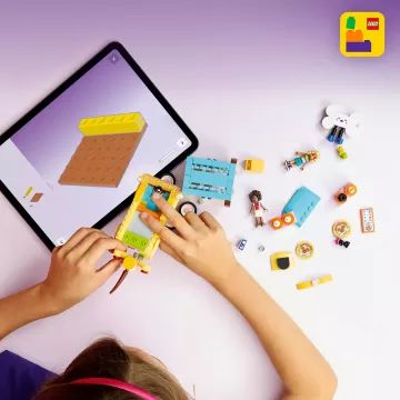 Camion LEGO® Friends cu accesorii pentru animale 42678 - .foto