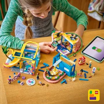 LEGO® Friends Heartlake City klubház 42689 - . kép