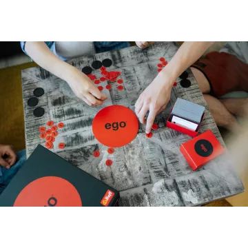 Trefl: EGO társasjáték CSOMAGOLÁSSÉRÜLT - . kép