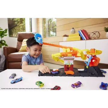 Hot Wheels: Kobratámadás a pizzériában pályaszett CSOMAGOLÁSSÉRÜLT - . kép