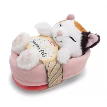 Nici: Alvó trikolor cica plüssfigura kosárban - 12 cm - . kép