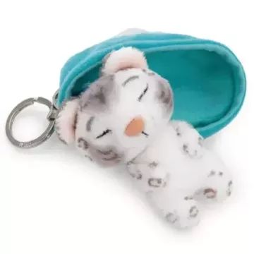 Nici: Alvó hópárduc kosárban plüss kulcstartó - 8 cm - . kép