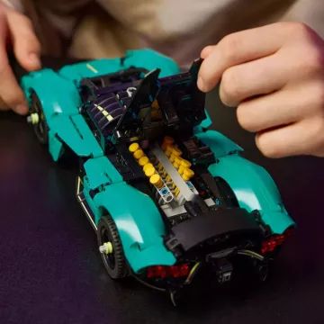 LEGO TECHNIC: Aston Martin Valkyrie 42208 AMBALAJ DETERIORAT - .foto
