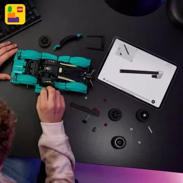 LEGO TECHNIC: Aston Martin Valkyrie 42208 AMBALAJ DETERIORAT - .foto