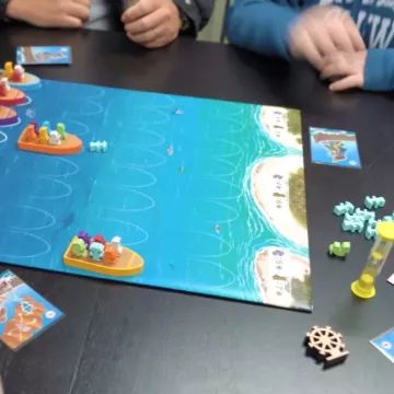 Спасителни лодки – настолна игра „Битката на пиратите“, на английски език - . изображение