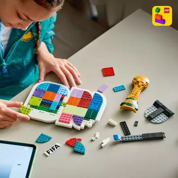 LEGO® Editions A FIFA World Cup 2026 hivatalos emblémája 43032 CSOMAGOLÁSSÉRÜLT - . kép