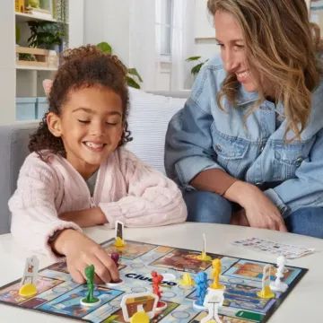 Cluedo Junior társasjáték CSOMAGOLÁSSÉRÜLT - . kép