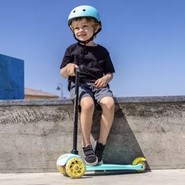 Yvolution: Neon Bolt háromkerekű roller világító kerékkel - Zöld-CSOMAGOLÁSSÉRÜLT - . kép