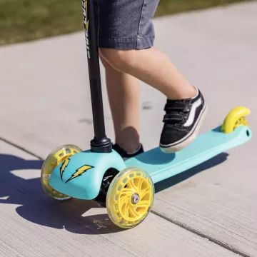 Yvolution: Neon Bolt háromkerekű roller világító kerékkel - Zöld-CSOMAGOLÁSSÉRÜLT - . kép