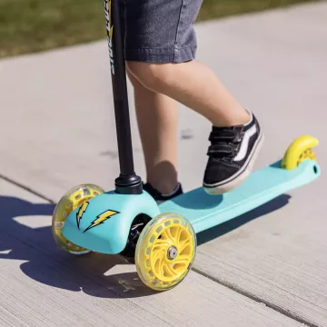 Yvolution: Neon Bolt háromkerekű roller világító kerékkel - Zöld-CSOMAGOLÁSSÉRÜLT - . kép