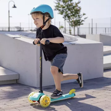 Yvolution: Neon Bolt háromkerekű roller világító kerékkel - Zöld-CSOMAGOLÁSSÉRÜLT - . kép